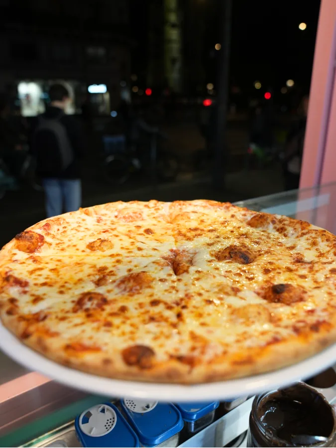 Pizza margherita fromage fondant